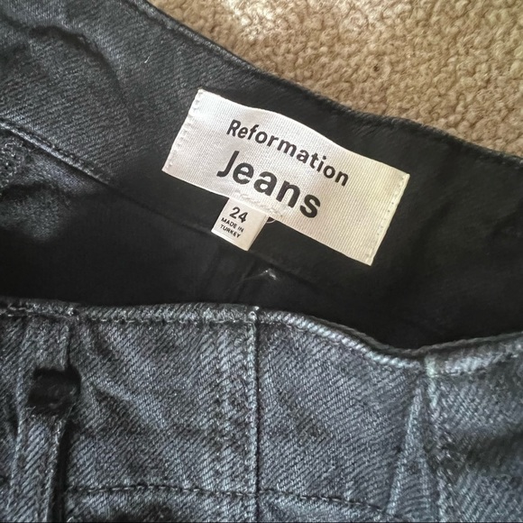 Reformation Eva shorts in black - Picture 5 of 9